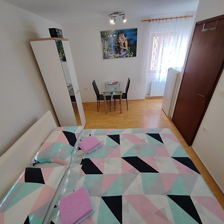 Rooms Neda Izola Bagian luar foto
