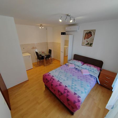 Rooms Neda Izola Bagian luar foto